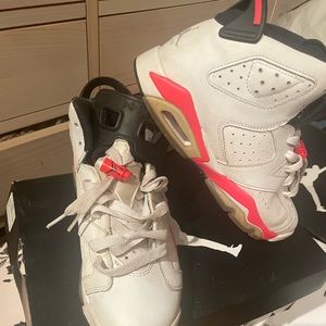 Air Jordan infrared white 5youth come with box and still in good condition😊